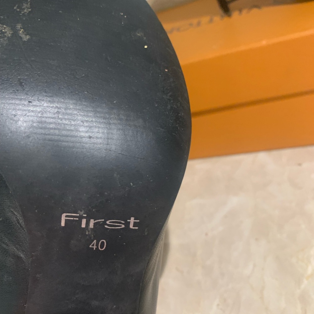 Feet first - Picture 4 of 4